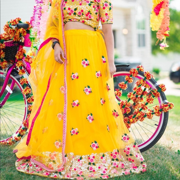Haldi/mehendi lehenga - Picture 4 of 6